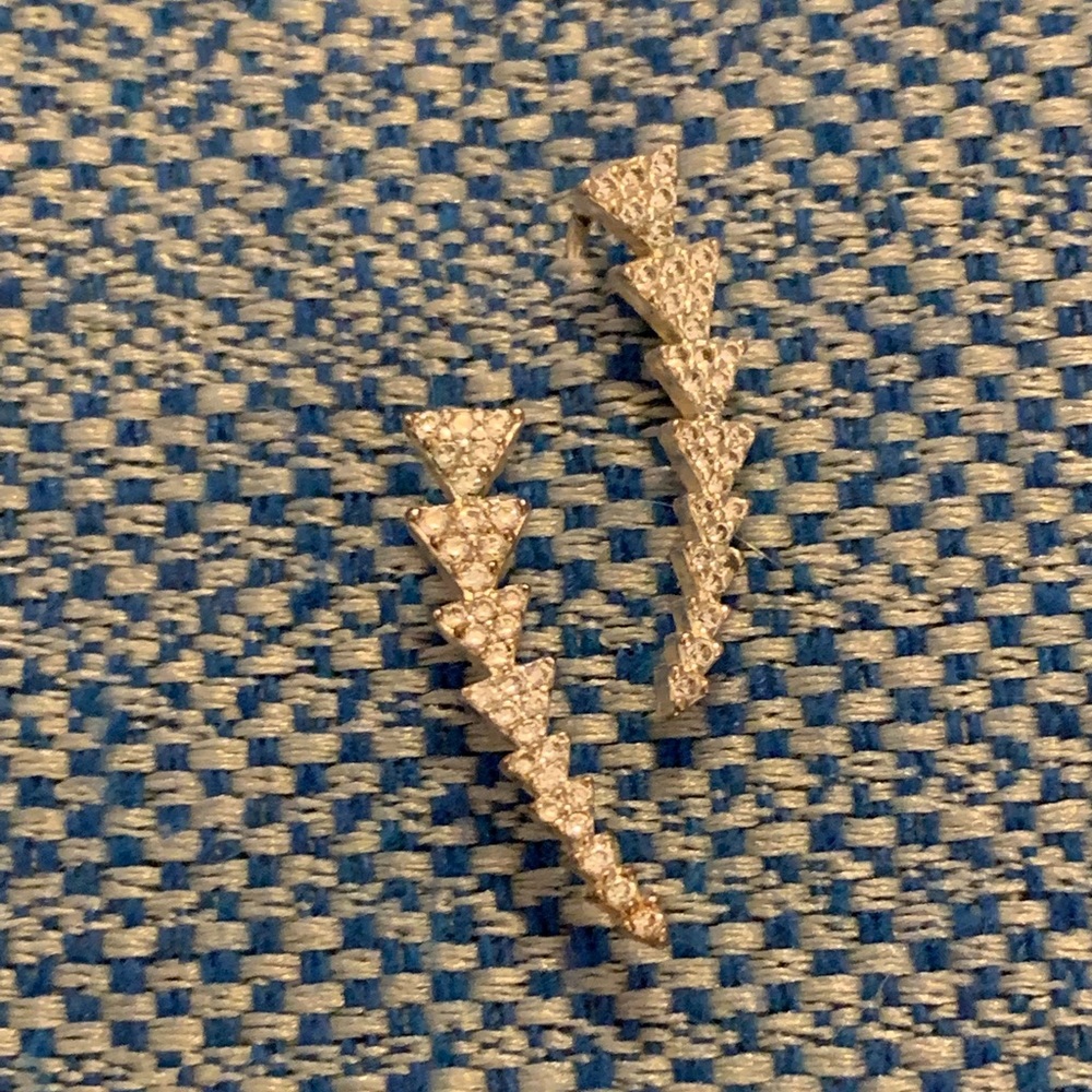 Stella & Dot ear climber